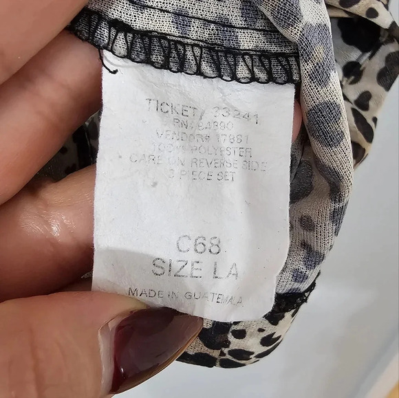 Sara Morgan Leopard Print Lightweight Blouse Top Size LA - Picture 6 of 7